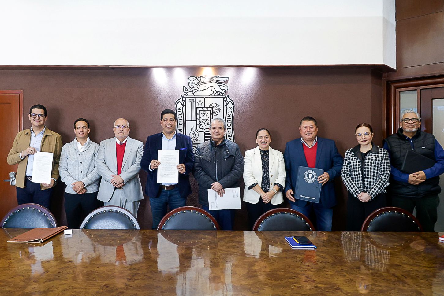 FIRMAN LEO MONTAÑEZ Y NOTARIOS ESCRITURAS PARA CONSOLIDAR MEJORES ESPACIOS URBANOS Y EDUCATIVOS