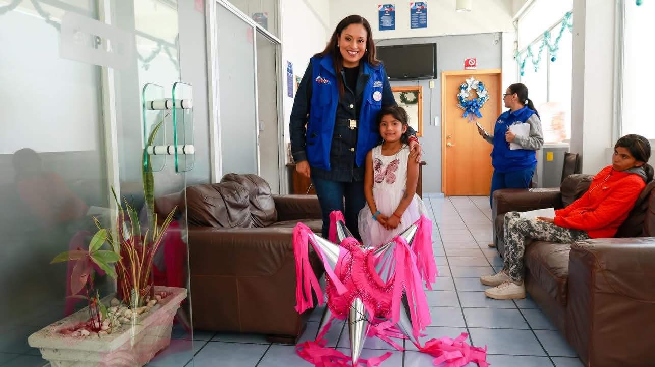 🎄✨ La alegría de la temporada se compartió en Pabellón de Arteaga, con la entrega de las piñatas a las y los ganadores de la dinámica navideña.