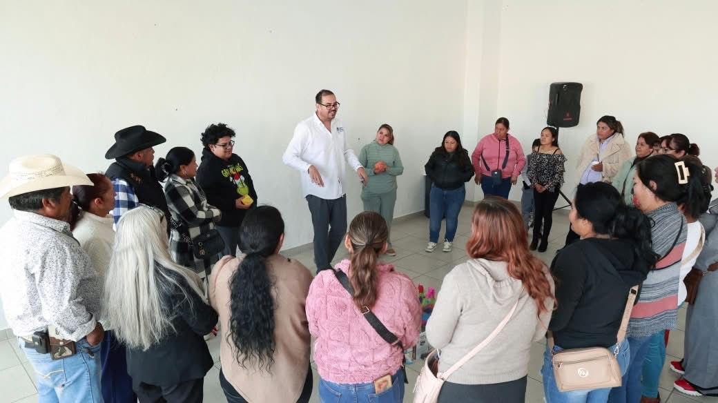 👉🏻 Se llevó a cabo una reunión con comisarios y delegados municipales para dialogar, escuchar y coordinar acciones que nos permitan construir juntos el trabajo del próximo 2026. ✨️
