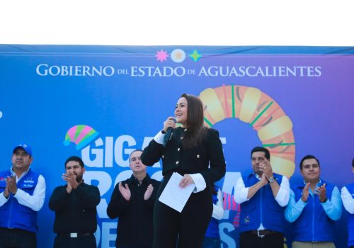 MILES DE FAMILIAS SE REÚNEN CON TERE JIMÉNEZ PARA COMPARTIR LA TRADICIONAL ROSCA DE REYES, SORPRESAS Y REGALOS