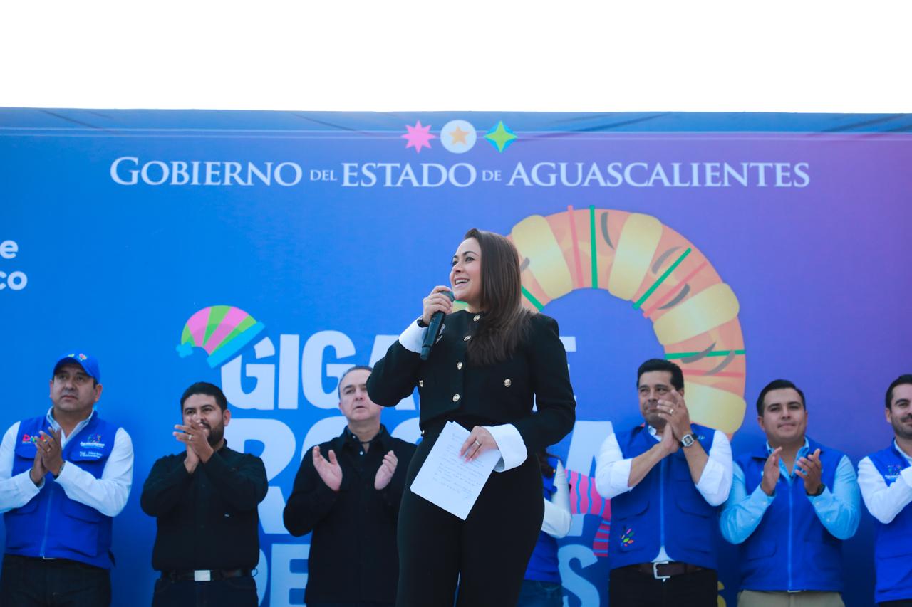 MILES DE FAMILIAS SE REÚNEN CON TERE JIMÉNEZ PARA COMPARTIR LA TRADICIONAL ROSCA DE REYES, SORPRESAS Y REGALOS