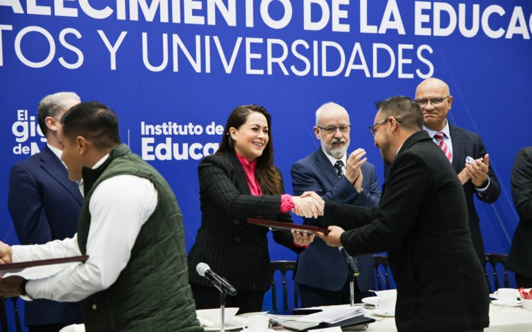 TERE JIMÉNEZ DEFINE LA RUTA PARA FORTALECER BACHILLERATOS Y UNIVERSIDADES EN 2026