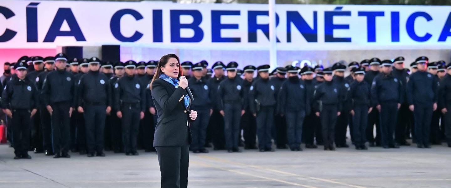 La gobernadora de Aguascalientes, Tere Jiménez, anunció un incremento salarial y la entrega de bonos para policías estatales a partir de la primera quincena de enero de 2026, con lo que da cumplimiento a su compromiso de mejorar sus condiciones laborales para que tengan una mayor calidad de vida para ellos y para su familia.