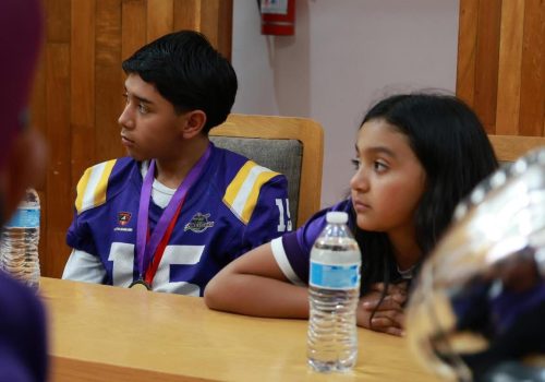 El H. Ayuntamiento de Pabellón de Arteaga sostuvo una reunión con el equipo Rancheros Infantiles A.C., quienes presentaron los resultados obtenidos en torneos durante el año 2025, destacando primeros y segundos lugares en distintas categorías. 🏈