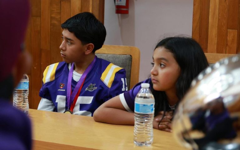 El H. Ayuntamiento de Pabellón de Arteaga sostuvo una reunión con el equipo Rancheros Infantiles A.C., quienes presentaron los resultados obtenidos en torneos durante el año 2025, destacando primeros y segundos lugares en distintas categorías. 🏈