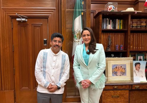 REUNIÓN CON EL MINISTRO PRESIDENTE DE LA SUPREMA CORTE DE JUSTICIA DE LA NACIÓN, HUGO AGUILAR ORTIZ  Sostuvimos una reunión con el Ministro Presidente de la Suprema Corte de Justicia de la Nación, Hugo Aguilar Ortiz, en la que dialogamos sobre la importancia de la coordinación entre instituciones para fortalecer el Estado de Derecho, la legalidad y el respeto a la Constitución.  Este encuentro refrenda el compromiso de seguir trabajando con responsabilidad, diálogo y visión institucional en beneficio de México y de las y los ciudadanos.